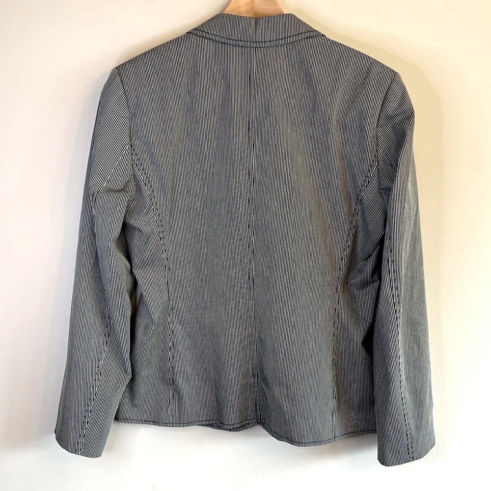 52.S Oliver Size 11 US UK 14 Pinstriped German Fully lined Blazer - Picture 9 of 9